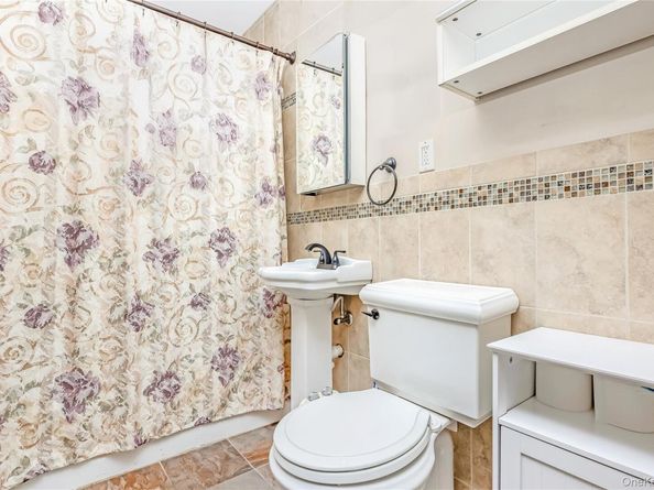 60 Tiptop Lane, Hicksville NY 11801