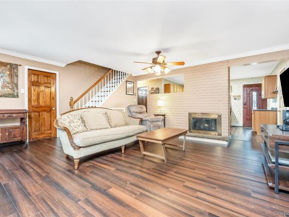 60 Tiptop Lane, Hicksville NY 11801