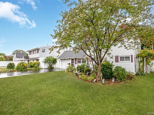 60 Tiptop Lane, Hicksville NY 11801