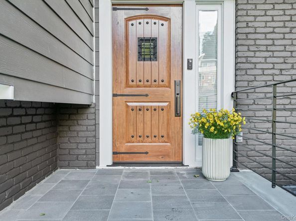 33 Scudders Lane, Glen Head NY 11545