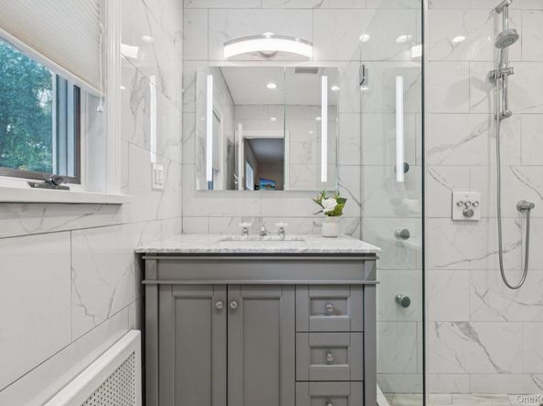 33 Scudders Lane, Glen Head NY 11545