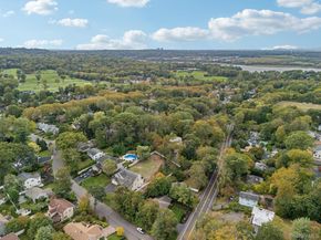 33 Scudders Lane, Glen Head NY 11545