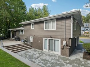 33 Scudders Lane, Glen Head NY 11545