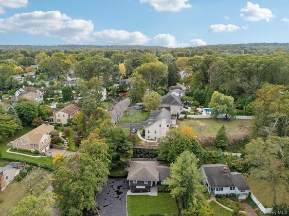 33 Scudders Lane, Glen Head NY 11545