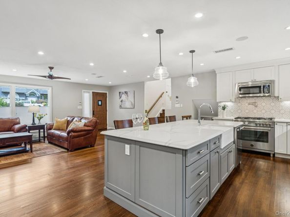 33 Scudders Lane, Glen Head NY 11545