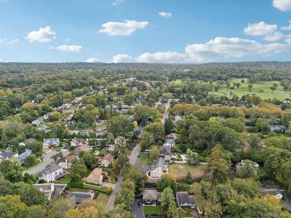 33 Scudders Lane, Glen Head NY 11545