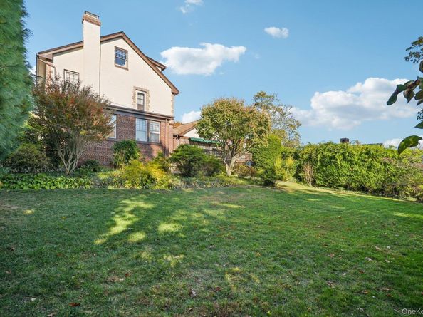 18 Chippewa Road, Yonkers NY 10710