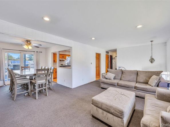 23 Toysome Lane, Deer Park NY 11729