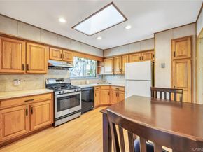 23 Toysome Lane, Deer Park NY 11729