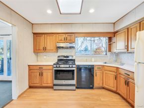 23 Toysome Lane, Deer Park NY 11729