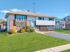 23 Toysome Lane, Deer Park NY 11729