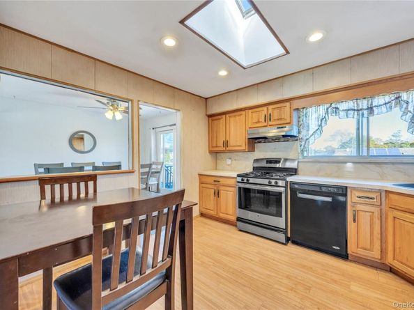 23 Toysome Lane, Deer Park NY 11729