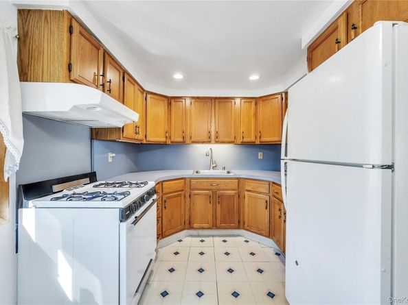 23 Toysome Lane, Deer Park NY 11729