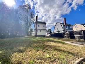 39 Chapman Place, Bay Shore NY 11706