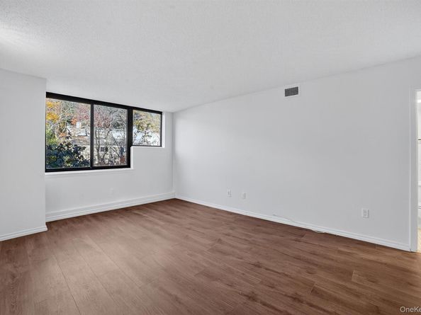 25 Rockledge Avenue 410W, White Plains NY 10601