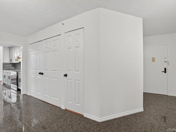 25 Rockledge Avenue 410W, White Plains NY 10601