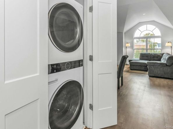 512 Breton Way, Glen Cove NY 11542