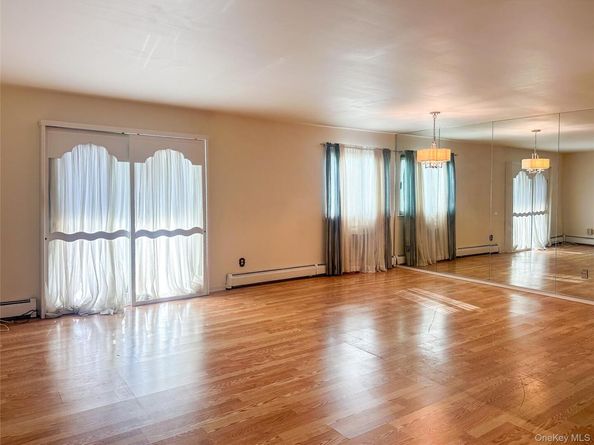 18 Granada Crescent 1, White Plains NY 10603
