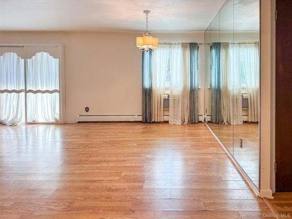 18 Granada Crescent 1, White Plains NY 10603
