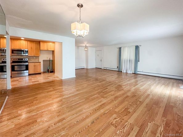 18 Granada Crescent 1, White Plains NY 10603