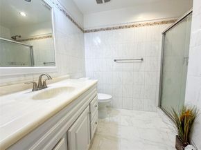 18 Granada Crescent 1, White Plains NY 10603