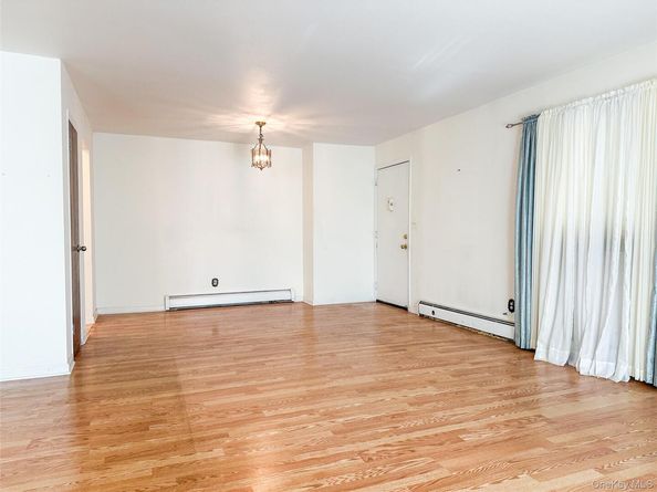 18 Granada Crescent 1, White Plains NY 10603