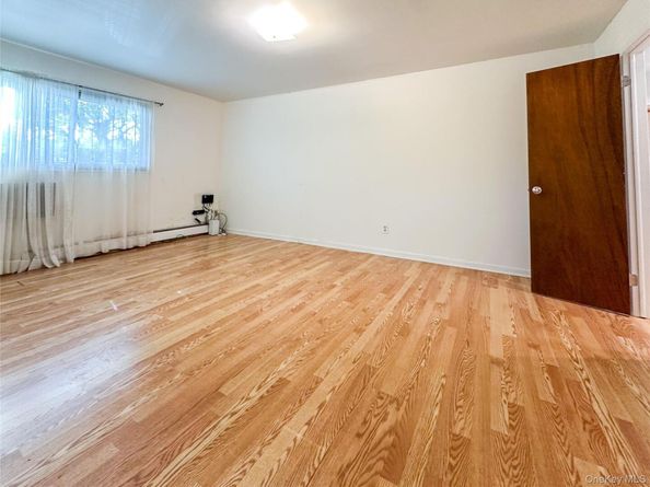 18 Granada Crescent 1, White Plains NY 10603