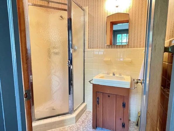 185 QUAKER Path, East Setauket NY 11733
