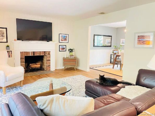 185 QUAKER Path, East Setauket NY 11733