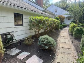 185 QUAKER Path, East Setauket NY 11733