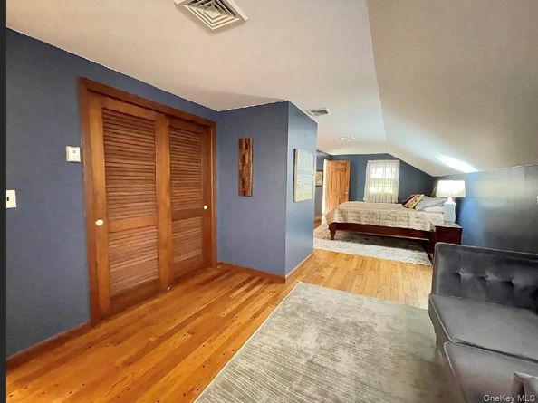 185 QUAKER Path, East Setauket NY 11733
