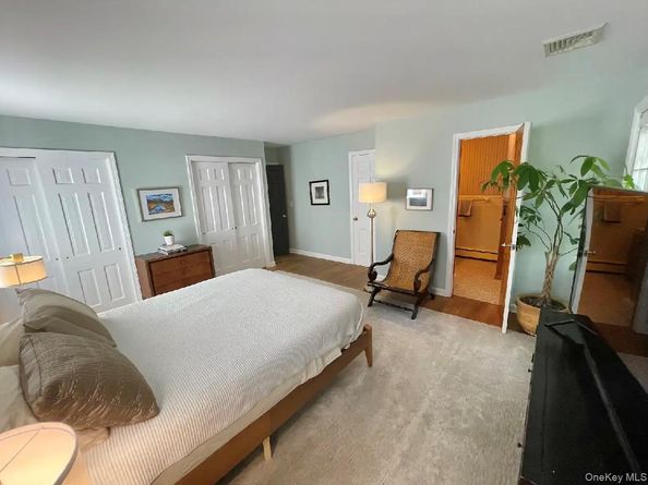 185 QUAKER Path, East Setauket NY 11733