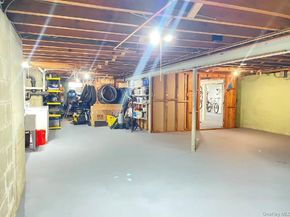 185 QUAKER Path, East Setauket NY 11733