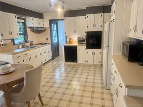 185 QUAKER Path, East Setauket NY 11733