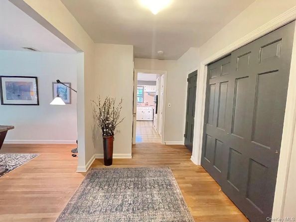 185 QUAKER Path, East Setauket NY 11733