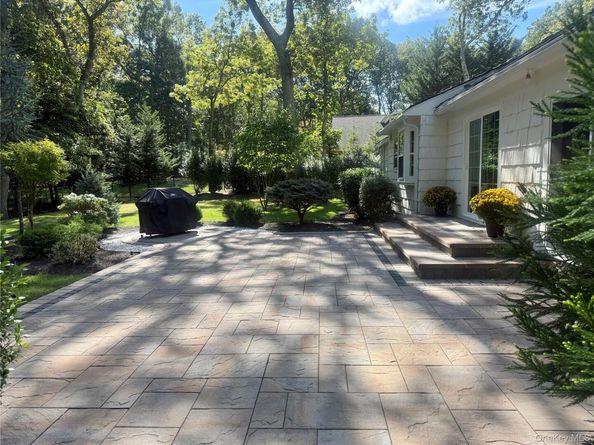 185 QUAKER Path, East Setauket NY 11733