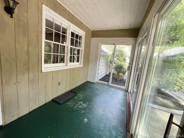 185 QUAKER Path, East Setauket NY 11733