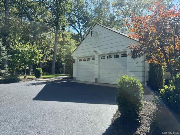 185 QUAKER Path, East Setauket NY 11733