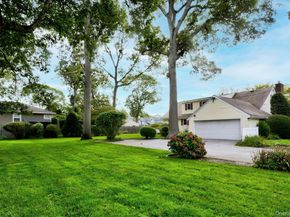 35 Red Oak Place, Massapequa NY 11758
