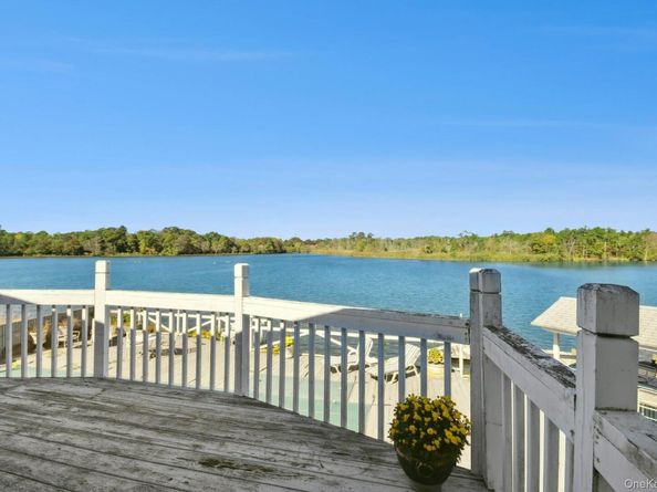 136 Connetquot Drive, Oakdale NY 11769