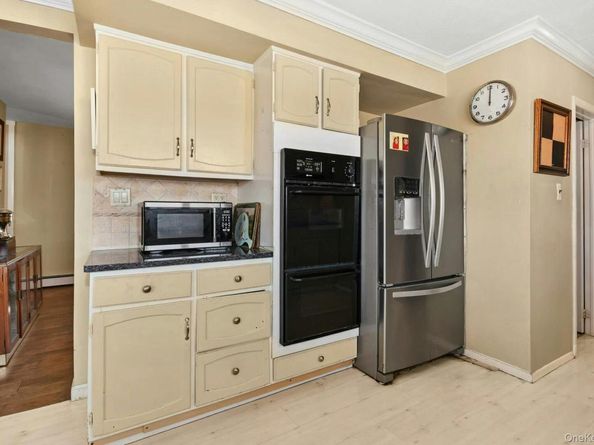 136 Connetquot Drive, Oakdale NY 11769