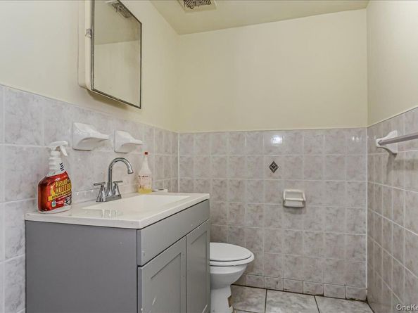 94-86 218th Street, Queens Village NY 11428
