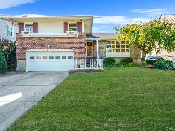 379 Roxbury Road S, Garden City South NY 11530