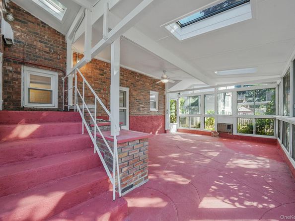 379 Roxbury Road S, Garden City South NY 11530