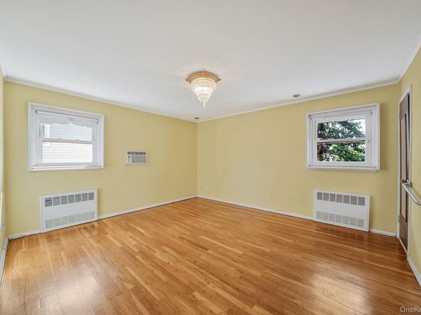 379 Roxbury Road S, Garden City South NY 11530