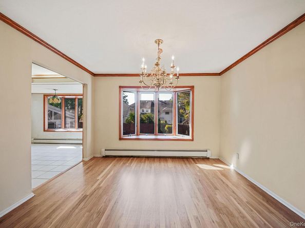 379 Roxbury Road S, Garden City South NY 11530