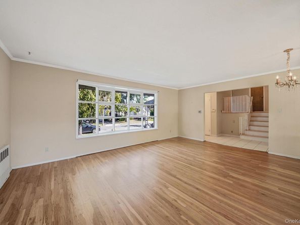 379 Roxbury Road S, Garden City South NY 11530