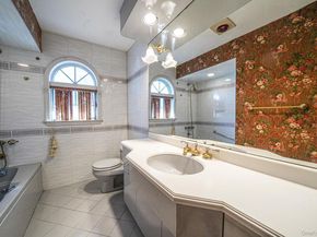 379 Roxbury Road S, Garden City South NY 11530