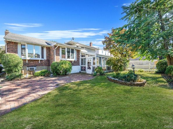 379 Roxbury Road S, Garden City South NY 11530