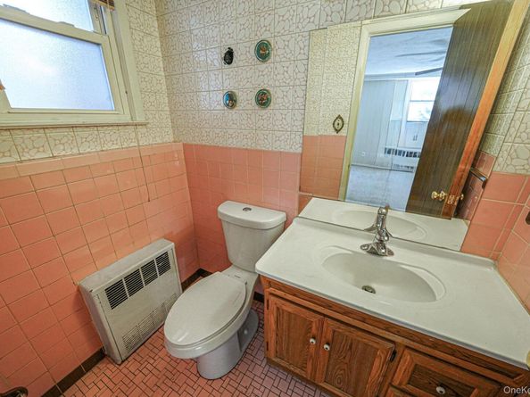 379 Roxbury Road S, Garden City South NY 11530